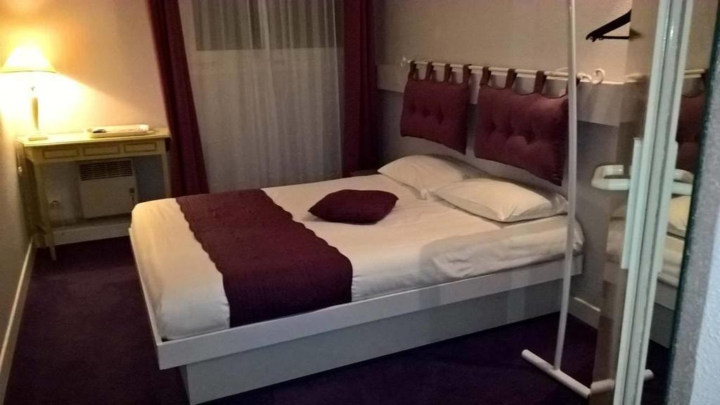Hotel Mervil Airport Neuf-Berquin Eksteriør billede